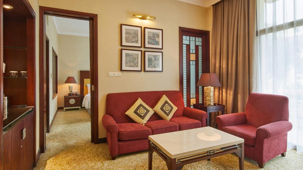 Dong Fang Hotel Guangzhou Exterior foto