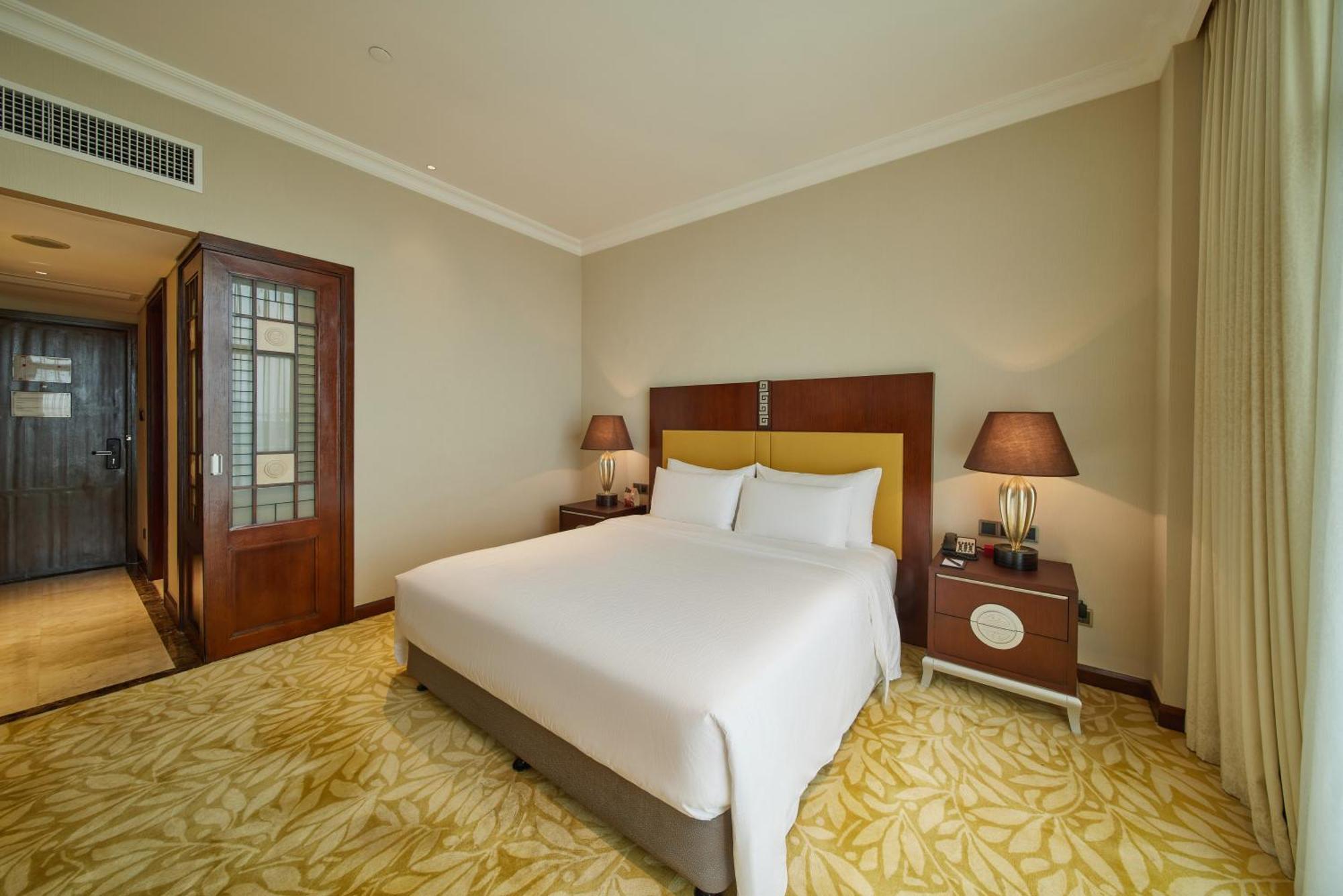 Dong Fang Hotel Guangzhou Exterior foto