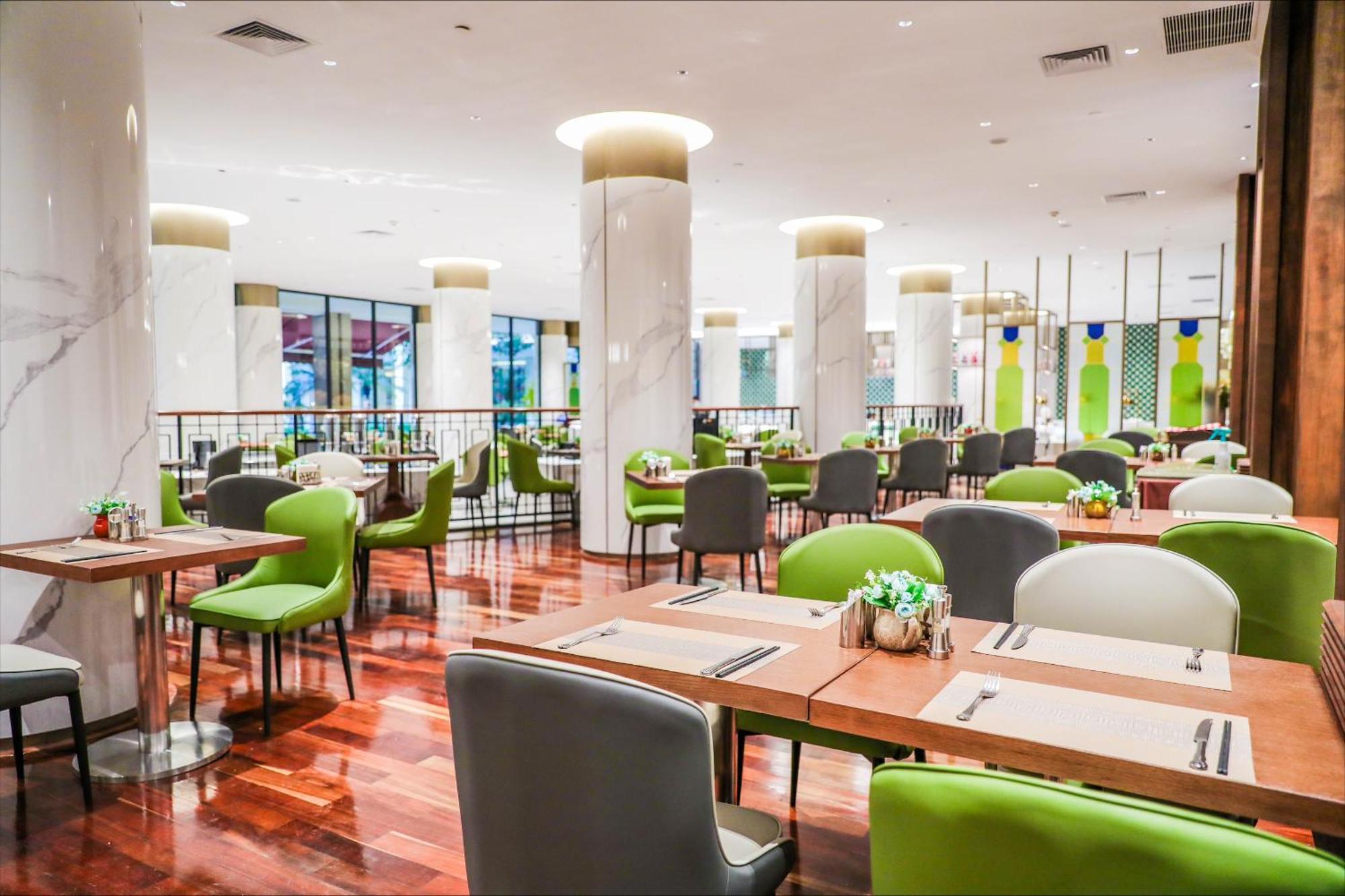 Dong Fang Hotel Guangzhou Exterior foto