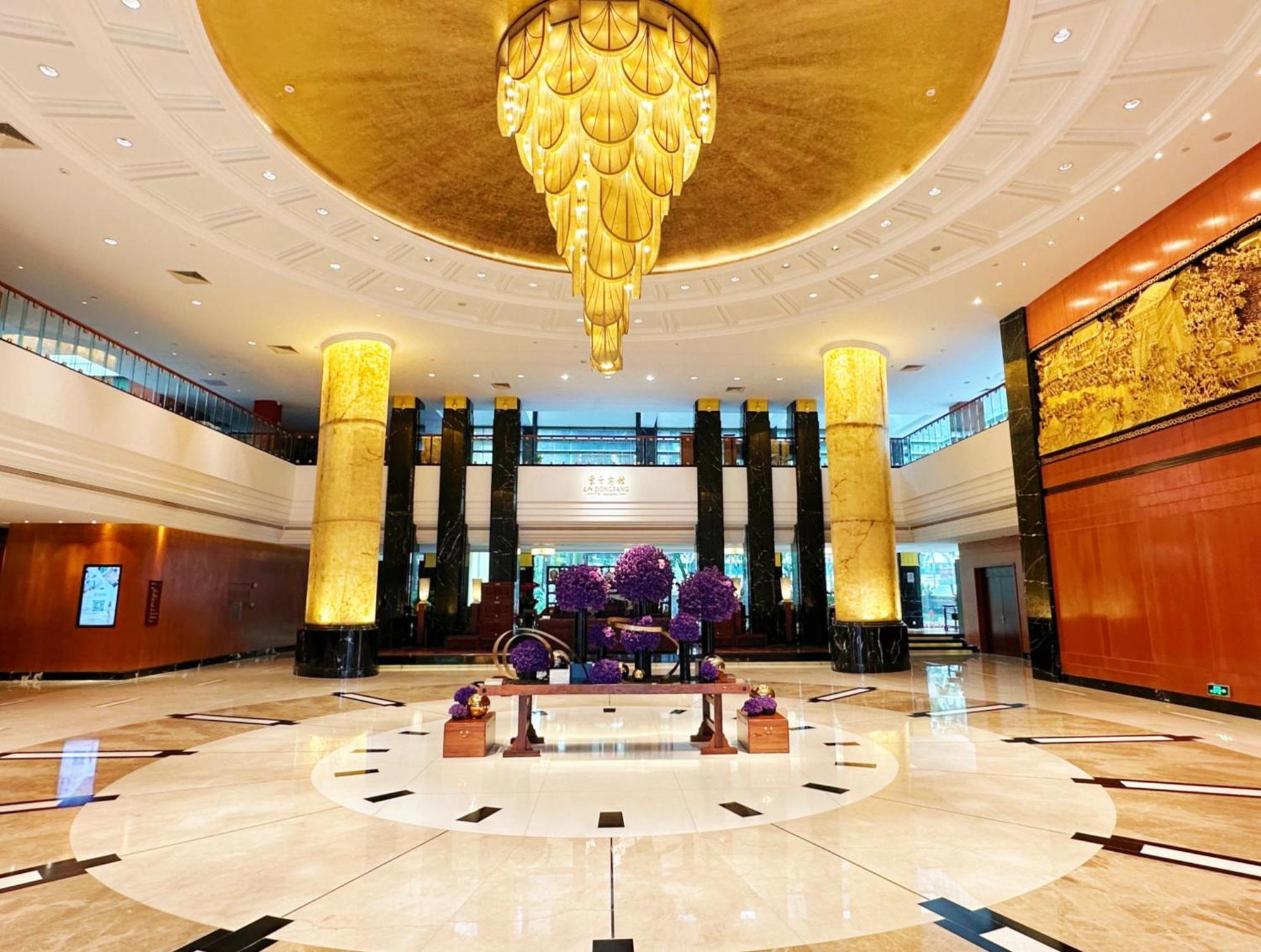 Dong Fang Hotel Guangzhou Exterior foto