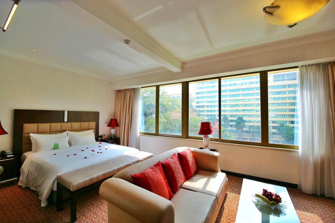 Dong Fang Hotel Guangzhou Exterior foto